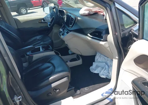 2017 Chrysler Pacifica Touring-L Plus z USA, uszkodzony, nr VIN 2C4RC1EG5HR519220